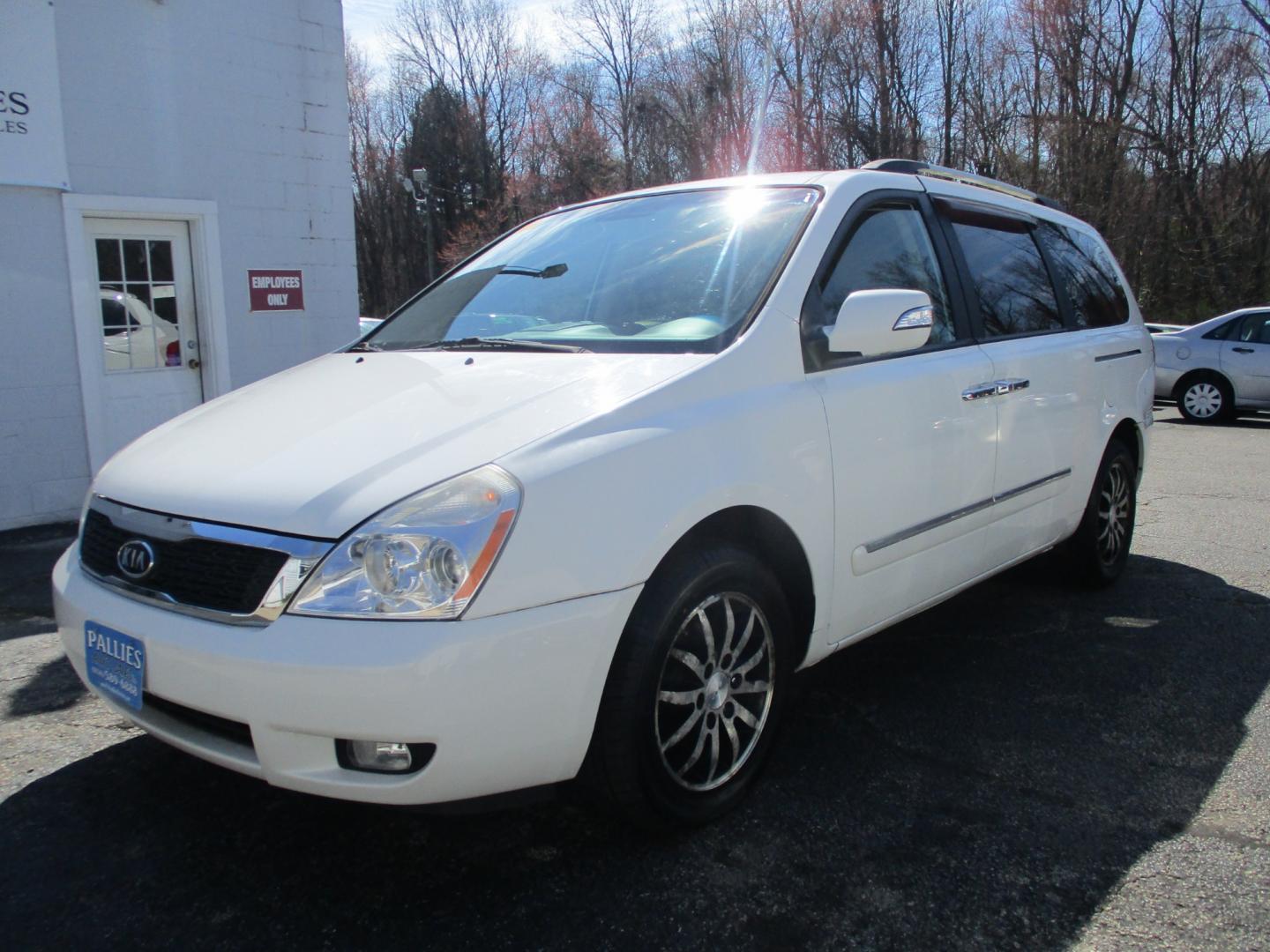 2012 WHITE Kia Sedona (KNDMH4C75C6) with an 3.8L L4 DOHC 24V engine, AUTOMATIC transmission, located at 540a Delsea Drive, Sewell, NJ, 08080, (856) 589-6888, 39.752560, -75.111206 - Photo#1